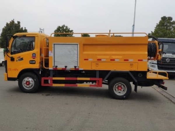 中潔牌東風(fēng)多利卡高壓清洗車(chē)4.5方